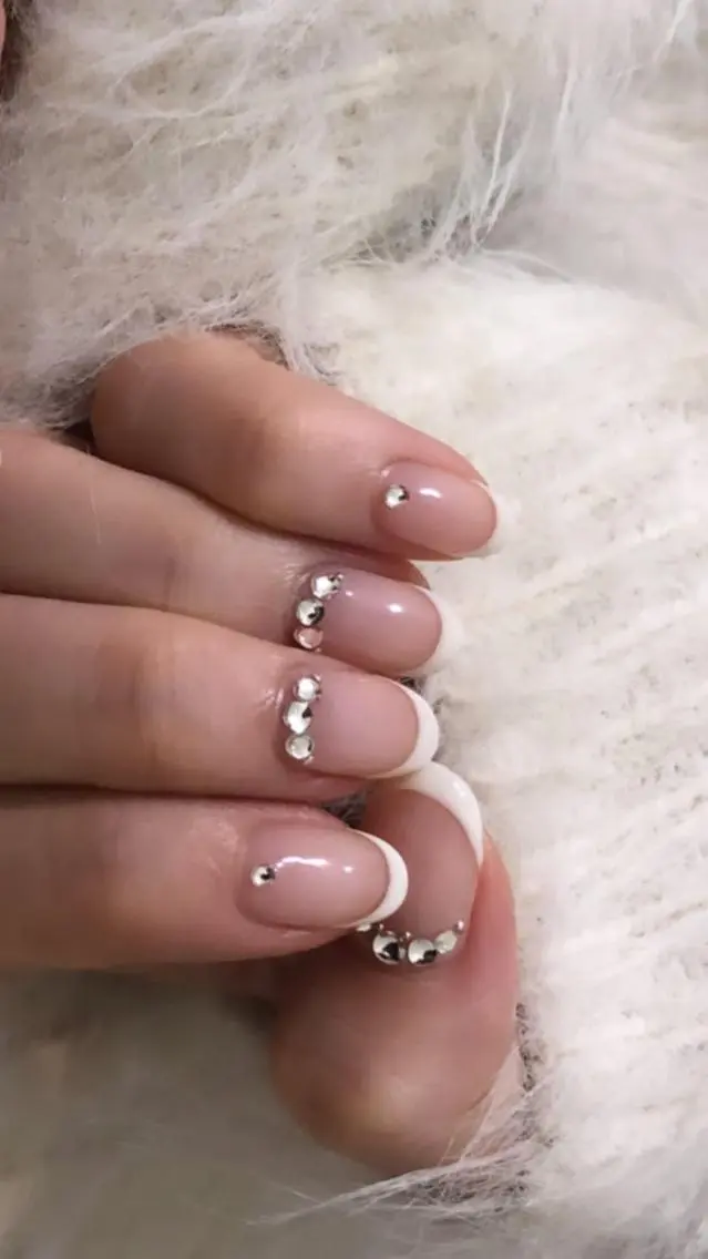 ミディアム ネイル ハンドネイル T. Kasumiのネイルデザイン
