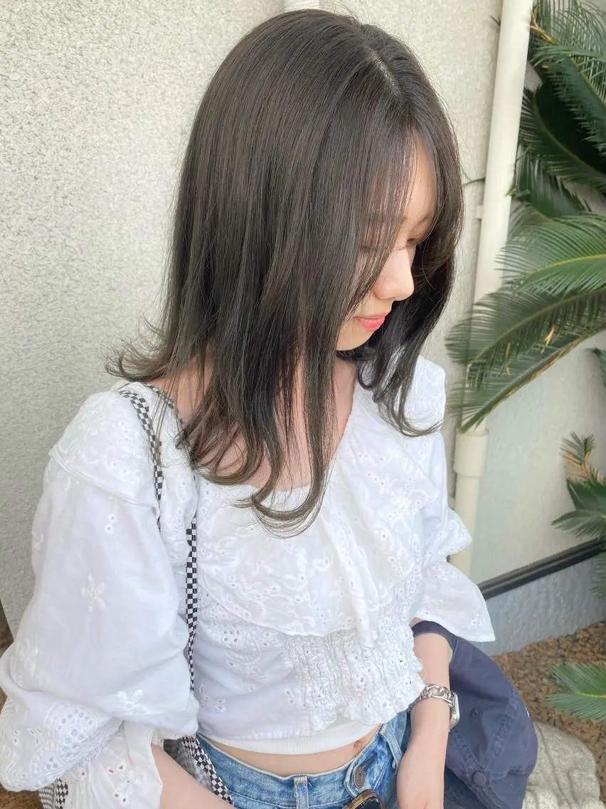 セミロング カラー 透明感カラー ハイライトカラー ハイライト カット ヘアカラー トリートメント 桑原 菜摘のヘアスタイル