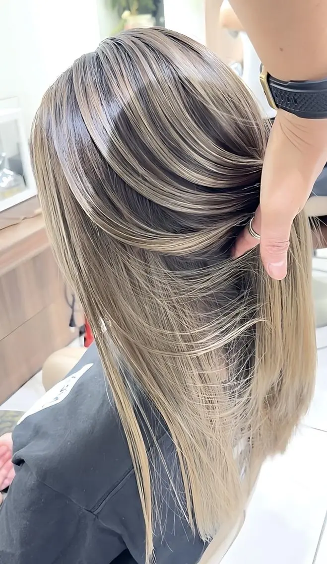 ロング カラー バレイヤージュ ハイライトカラー ハイライト レイヤーカット ヘアカラー ASH大宮/ブリーチ 髪質改善/カラーのヘアスタイル