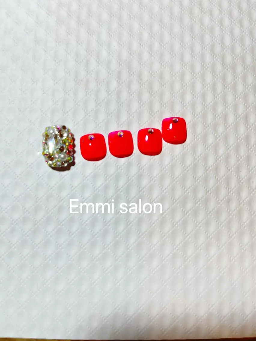 ネイル フットネイル キラキラネイル Emmi salonのネイルデザイン