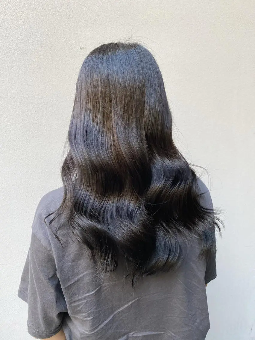 ロング カラー 透明感カラー ダークグレー ヨシンモリ 韓国風ヘア カット ヘアカラー トリートメント ボブ/縮毛矯正/ レイヤー/塚田のヘアスタイル