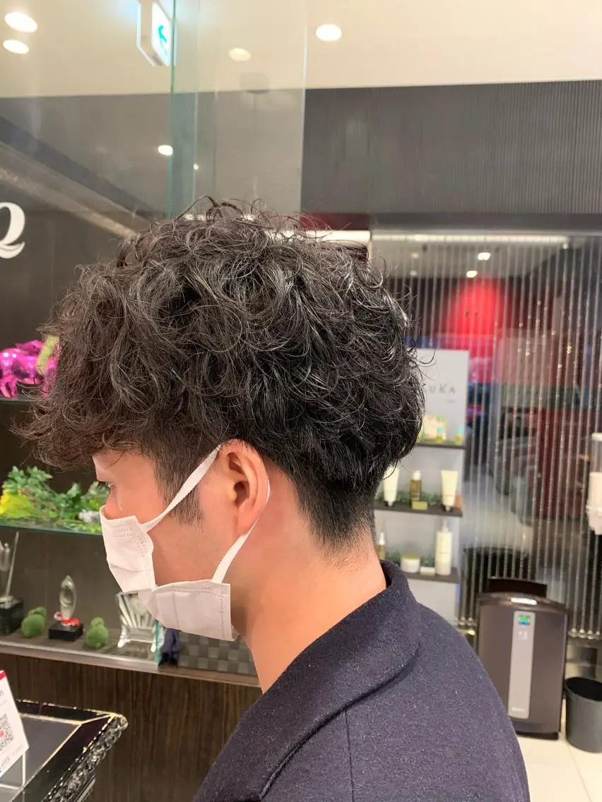 ミディアム パーマ ミディアムパーマ 岡本 勇輝のヘアスタイル