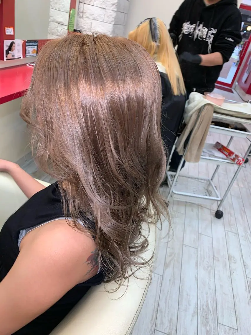 セミロング カラー ヘアアレンジ ベージュカラー ブラウンカラー ブラウンベージュ カット ヘアカラー 今村公介 ブリーチ特化、派手髪のヘアスタイル