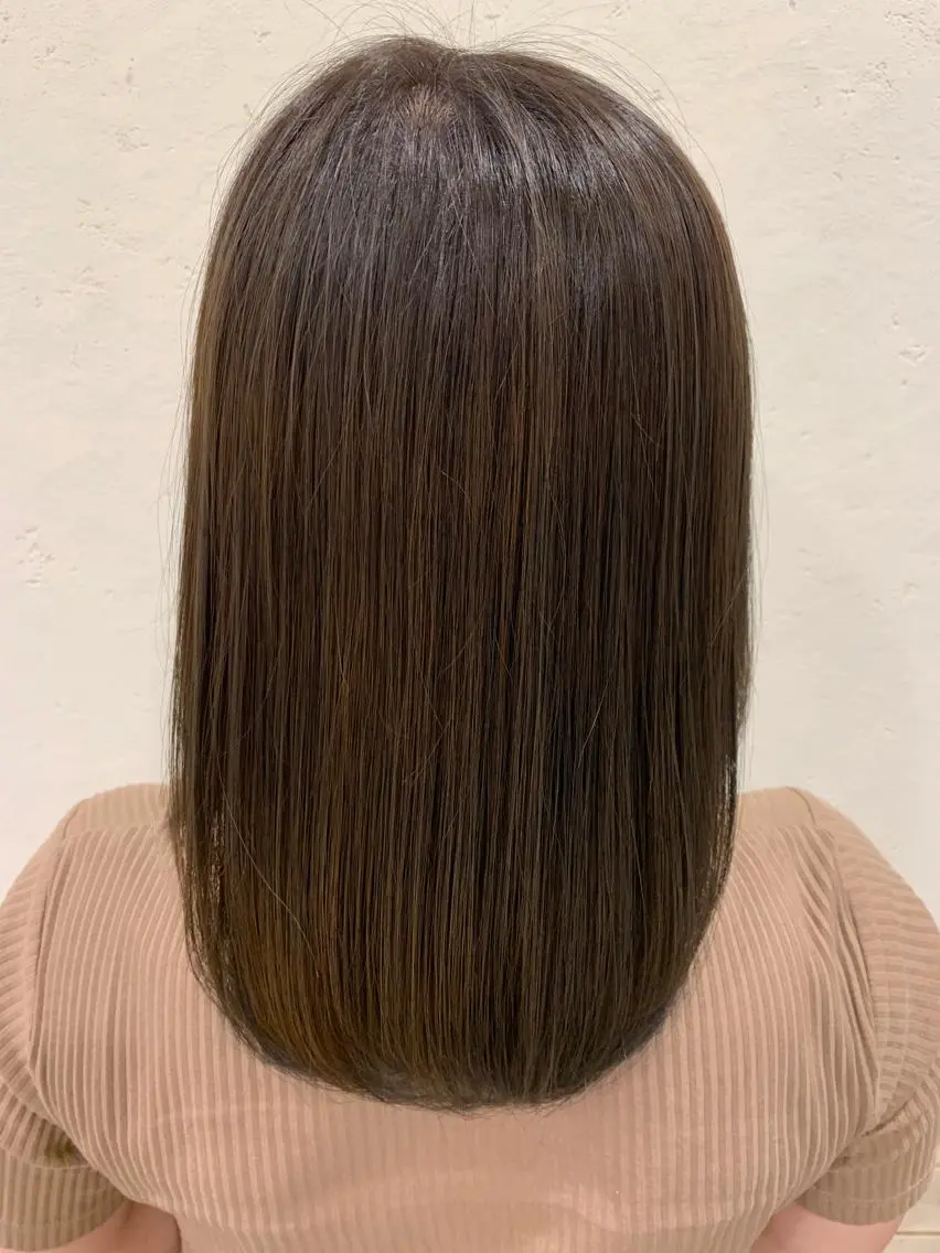 セミロング カラー 岩村 彩音のヘアスタイル