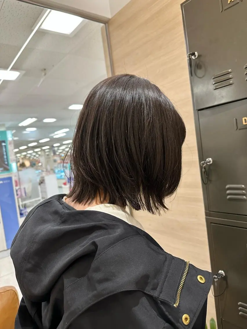 ミディアム 神田 桃菜のヘアスタイル