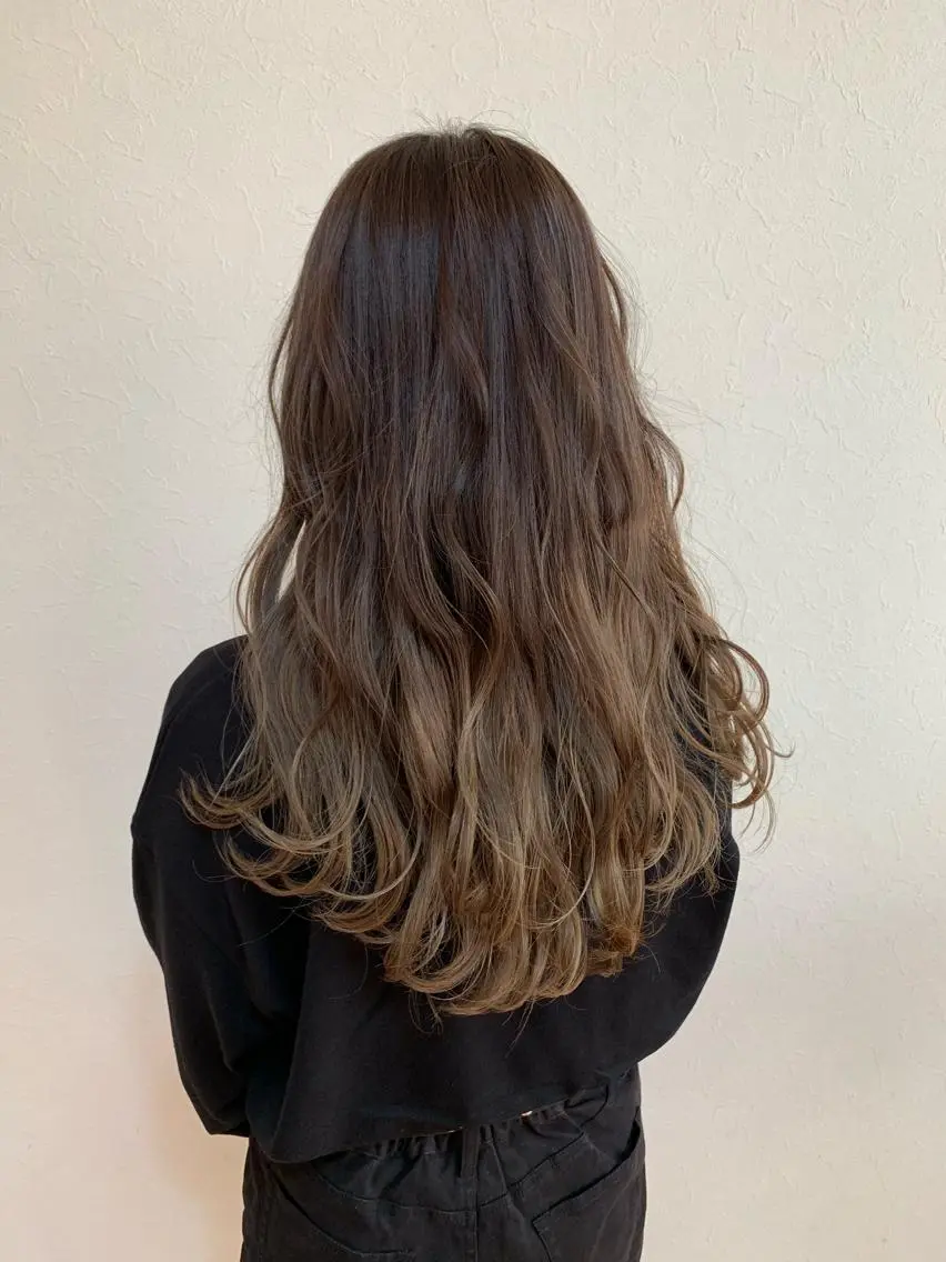 ロング カラー ベージュカラー グラデーションカラー 平山 達也のヘアスタイル