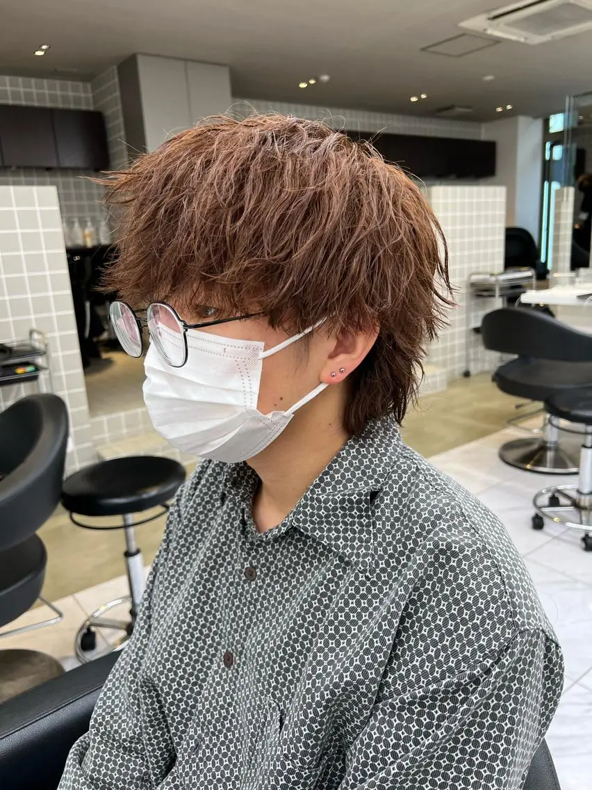 ショート カラー パーマ メンズ センターパート メンズ韓国風 韓国マッシュ マッシュウルフ マッシュ メンズパーマ特化 TAIGAのヘアスタイル
