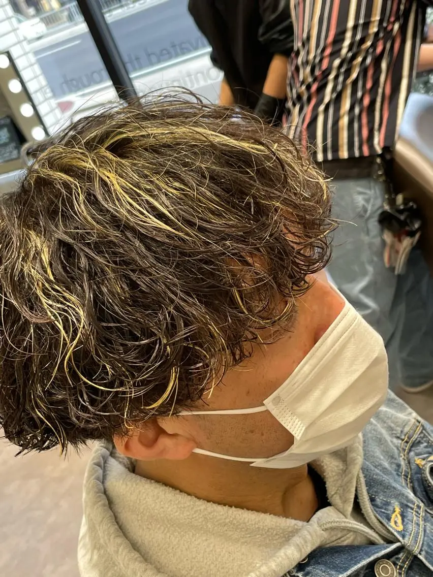 ショート カラー パーマ メンズ メンズブリーチ メンズハイライト メンズメッシュ メンズパーマ メンズツイストパーマ カット ヘアカラー パーマ メンズ特化/今池駅 徒歩1分/岡本一真のヘアスタイル