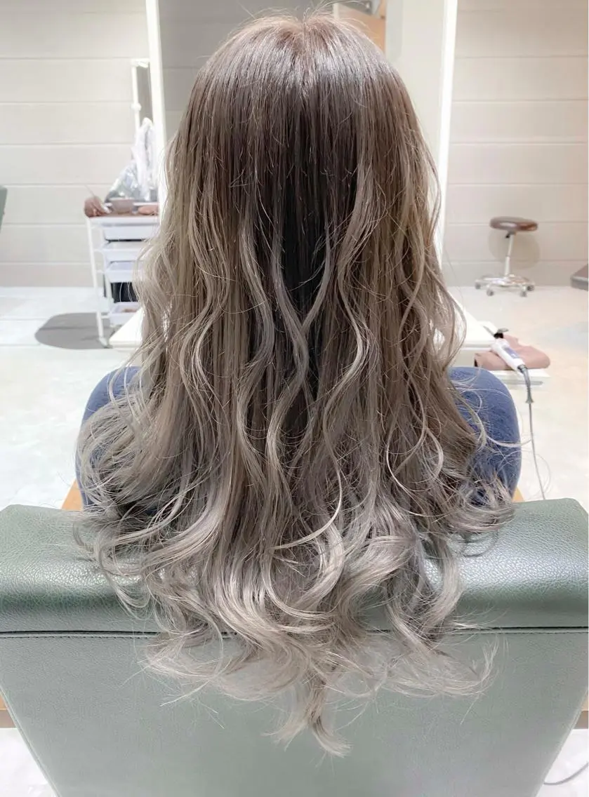 ロング カラー ヘアアレンジ アッシュ アッシュグレー アッシュグレージュ 透明感カラー グラデーションカラー モテ髪透明感❤️ デイズヘアカラーのヘアスタイル