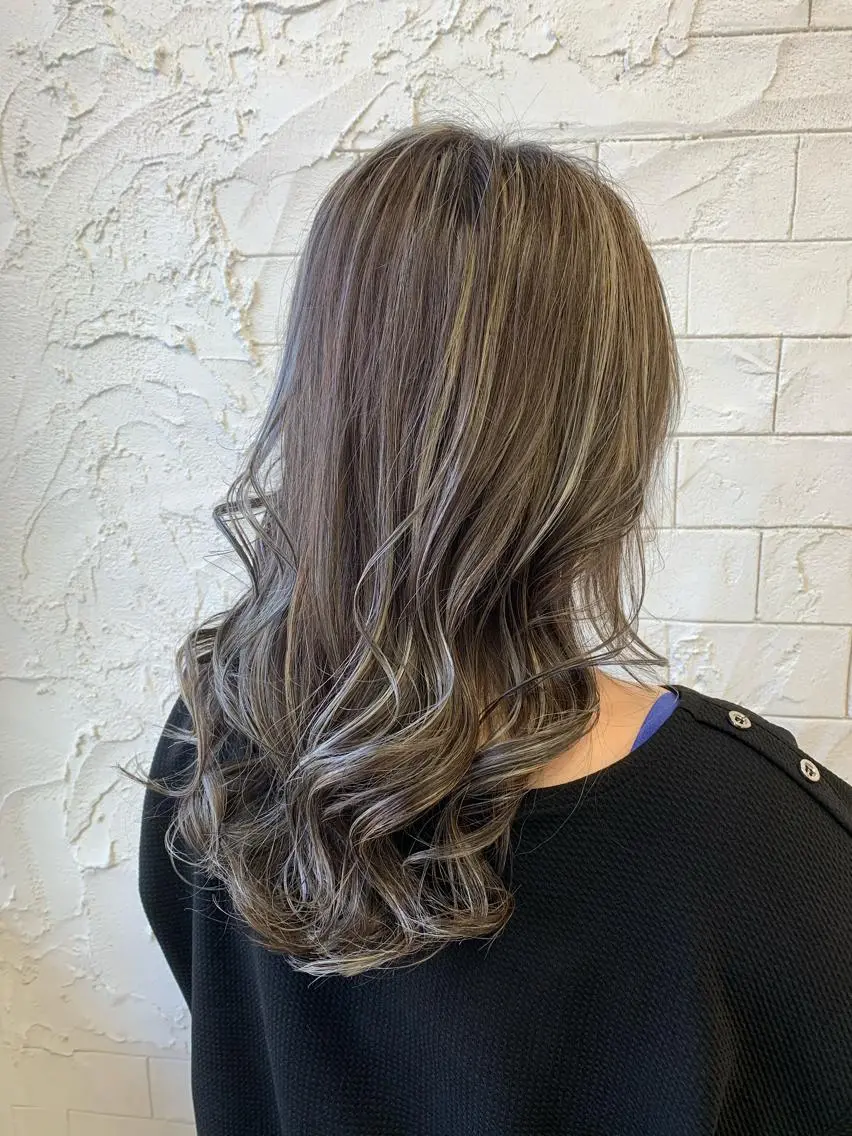 セミロング ハイライト ヘアカラー archange 大井川のヘアスタイル