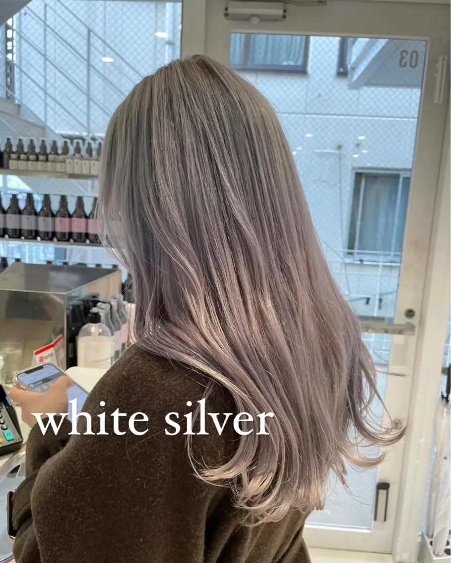 ロング カラー ブリーチ シルバー ホワイトシルバー ヘアカラー トリートメント ツヤ髪/透け感ヘア 💎Nokaのヘアスタイル