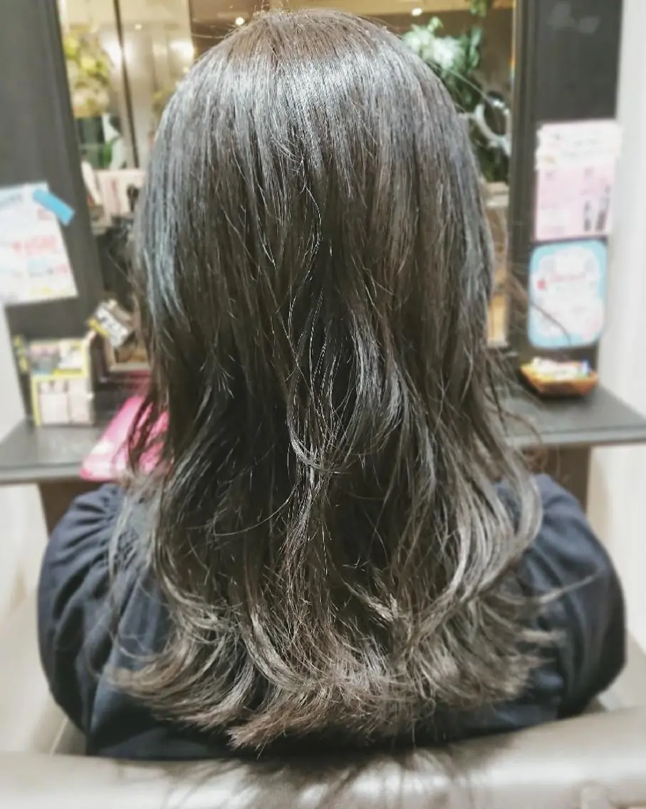 ミディアム カラー グレージュ ハイライトカラー ハイライト 三好 麻美のヘアスタイル