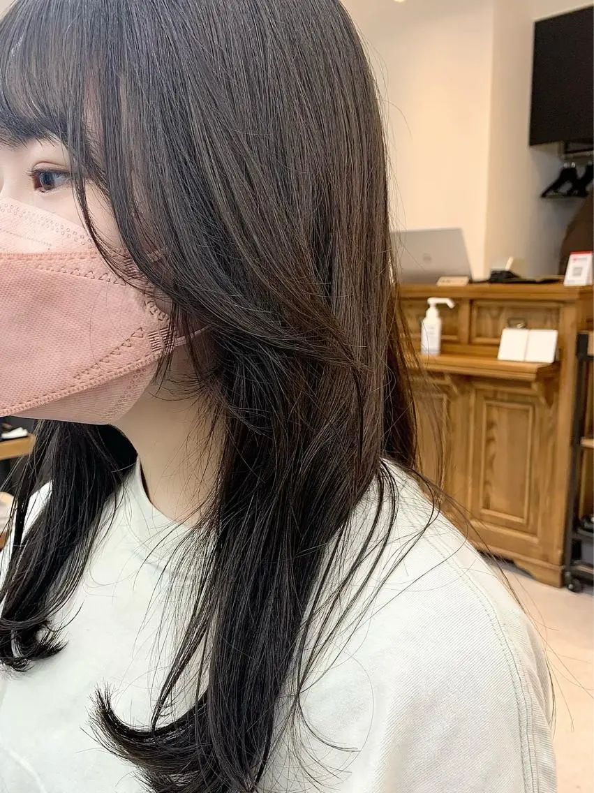 ミディアム カラー パーマ ヘアアレンジ メンズ キッズ ネイル マツエク・マツパ アイブロウ カット ヘアカラー 似合せレイヤー／ 柔らか透明感カラーのヘアスタイル