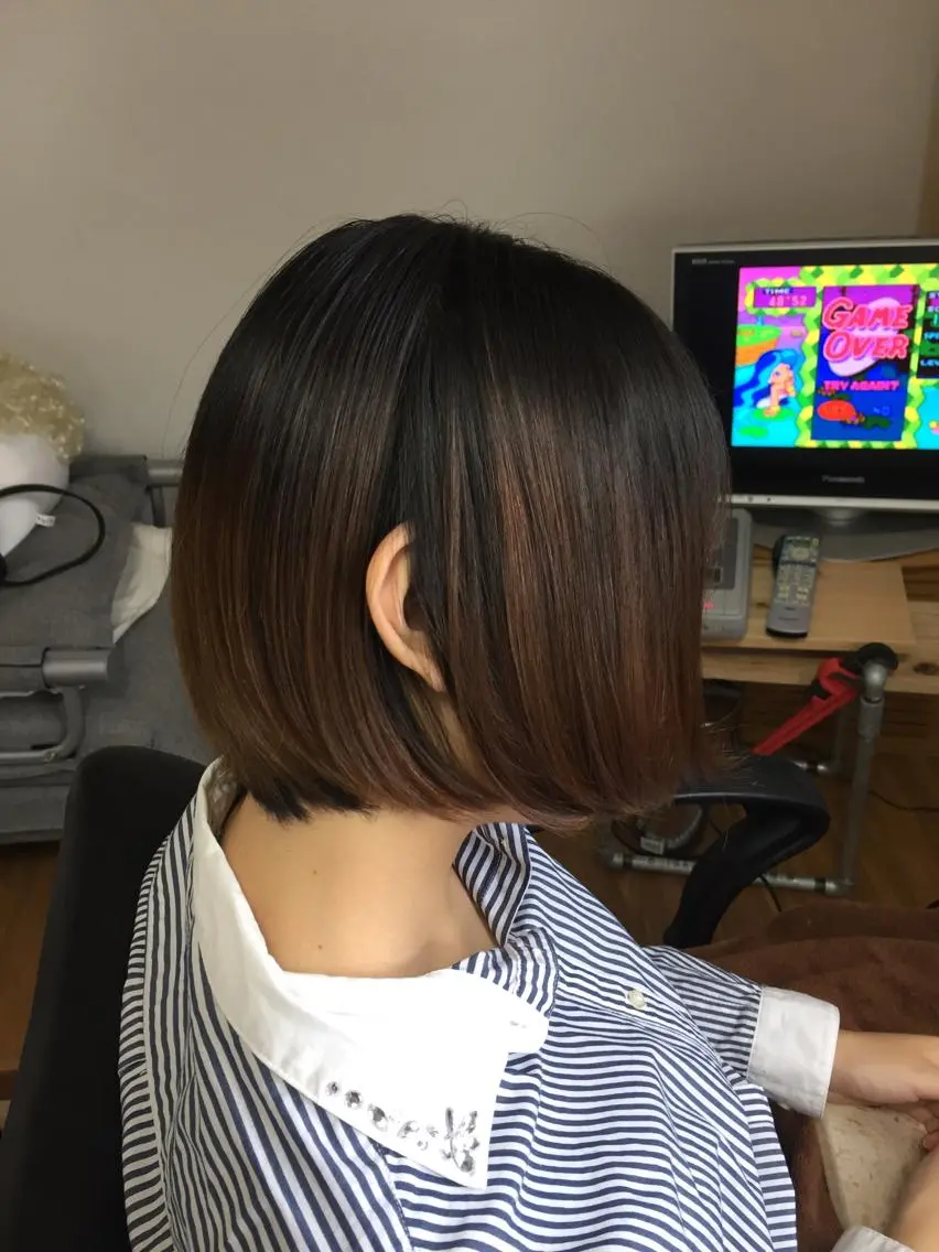ショート カラー アッシュ バレイヤージュ ブリーチ グラデーションカラー ブリーチなしカラー カット ヘアカラー トリートメント じょん 。のヘアスタイル