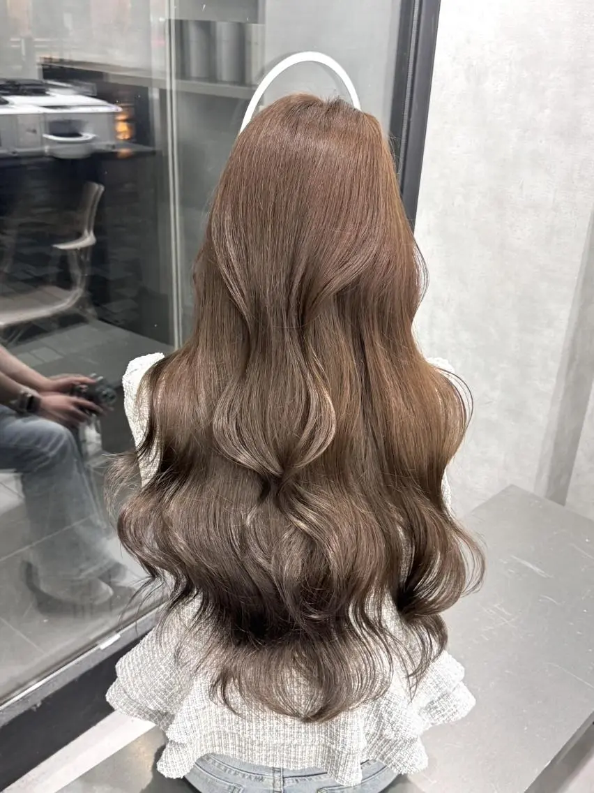 ロング カラー ベージュカラー ブリーチ 透明感カラー ダブルカラー グレージュ カット ヘアカラー レイヤー/艶カラー FOCUSJAPANのヘアスタイル
