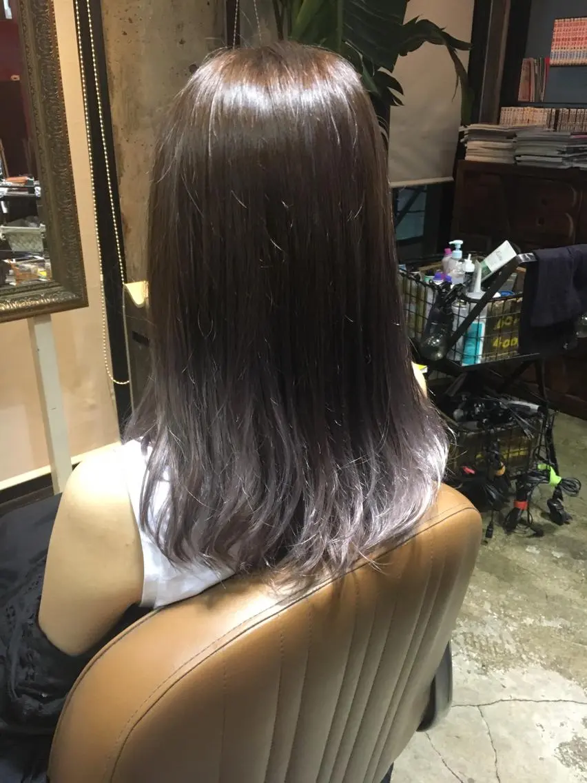 セミロング カラー グラデーションカラー バイオレットカラー 北條 優輝のヘアスタイル
