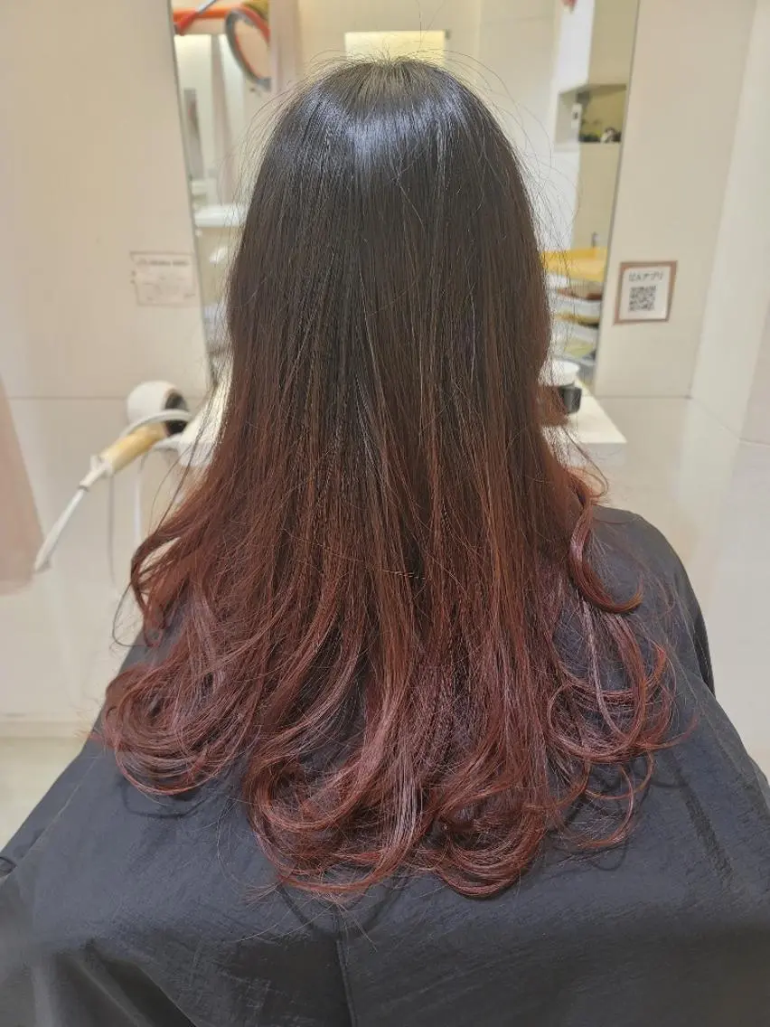 ロング カラー ブリーチ グラデーションカラー ブリーチなしカラー ピンクカラー カット ヘアカラー トリートメント 鈴木 翠のヘアスタイル