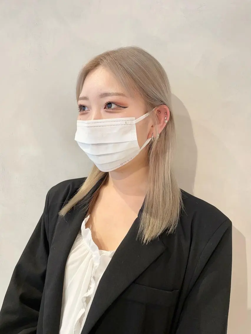 ロング カラー ベージュカラー ホワイトベージュ ヘアカラー トリートメント ヘアセット ハイトーン×レイヤー ／遠藤将太のヘアスタイル
