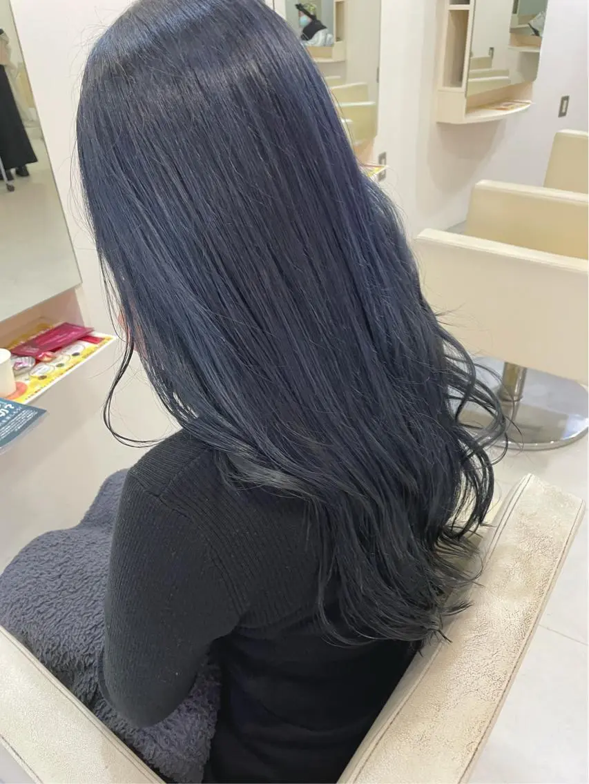 ロング カラー 黒髪 ブルーカラー ブルーブラック ネイビーカラー 金井愛華 【monolith】のヘアスタイル