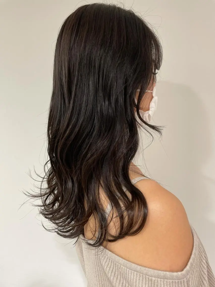 ロング カラー ロングレイヤー ブラウンカラー マロンブラウン レイヤーカット ロング 太田ありさ クリーミーヘアカラーのヘアスタイル