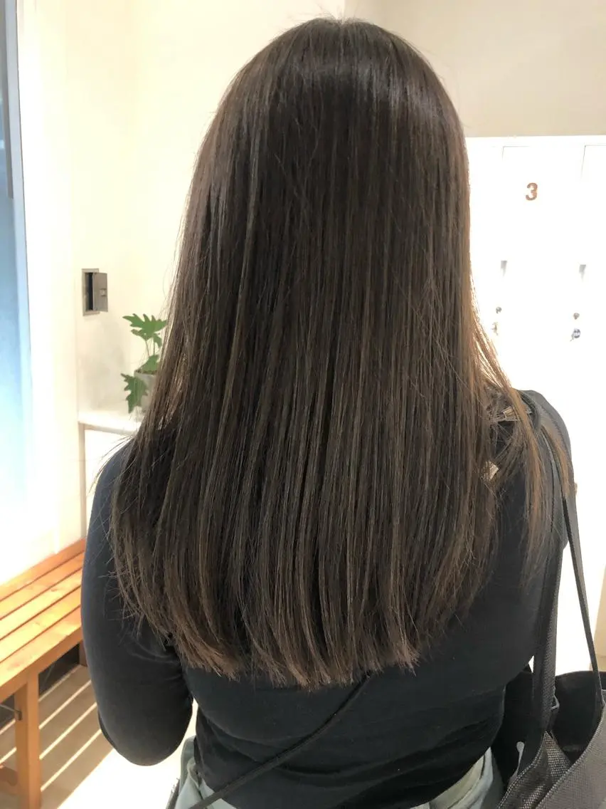 ロング カラー アッシュ オリーブアッシュ ロング Annie 吉田 裕美のヘアスタイル