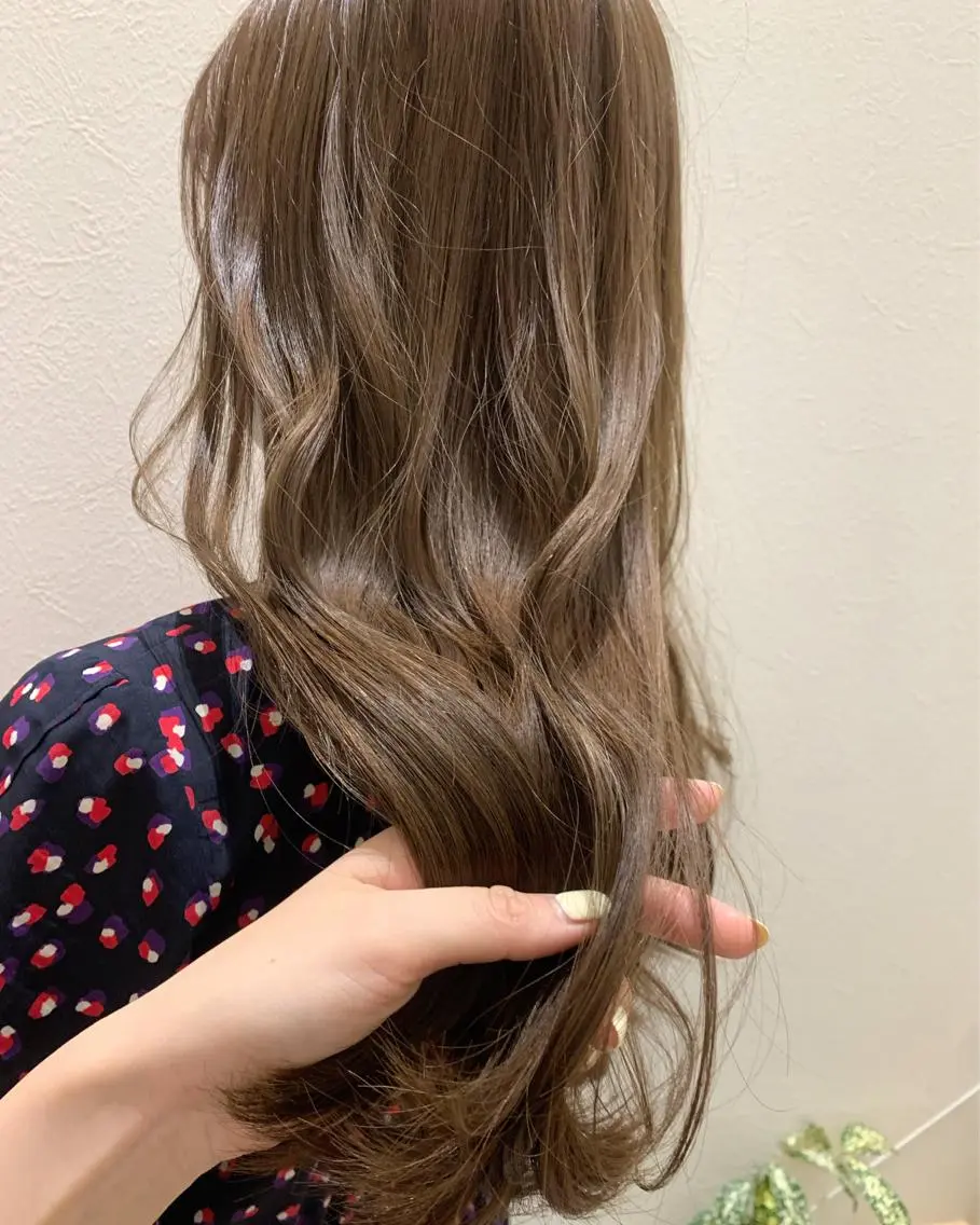 ロング カラー ベージュカラー オリーブベージュ hubhair レイヤー/透明感のヘアスタイル
