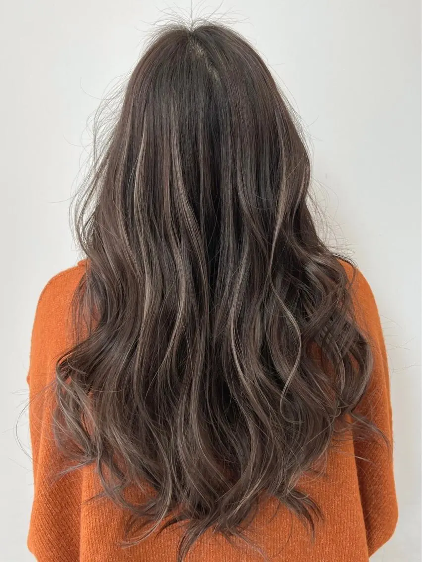 ロング カラー ハイライトカラー ハイライト ヘアカラー トリートメント 【公式】amble luxe池袋東口🩷のヘアスタイル