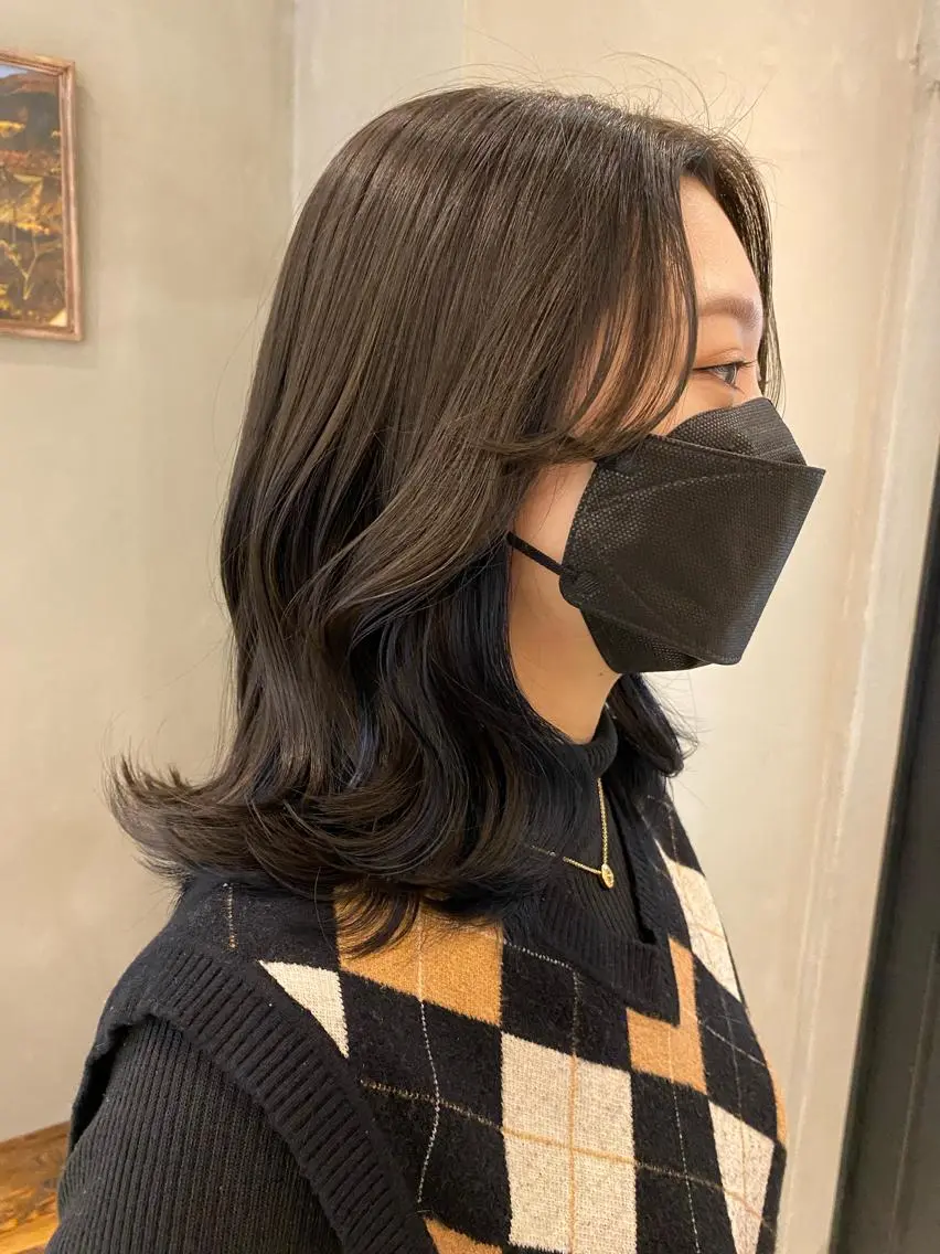 ミディアム ヘアカラー トリートメント 新宿/顔周りカット +レイヤー=しずく♩のヘアスタイル
