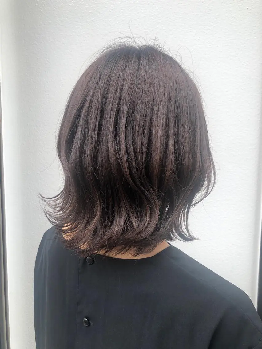 ミディアム カラー ブリーチ グレージュ ブリーチなしカラー コテ巻き風パーマ SHONOのヘアスタイル
