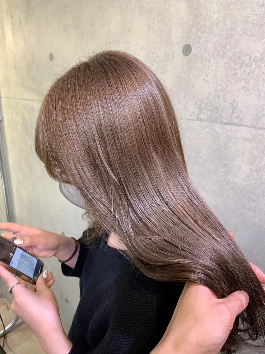 ロング カラー ブリーチ グレージュ ミルクティーグレージュ 中性ウルフカット ケアブリーチ/ケイトのヘアスタイル