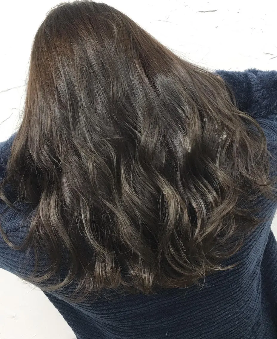 セミロング カラー 透明感カラー グレージュ イルミナカラー カーキグレージュ 脱！黒髪 ダブルカラー【上野】のヘアスタイル