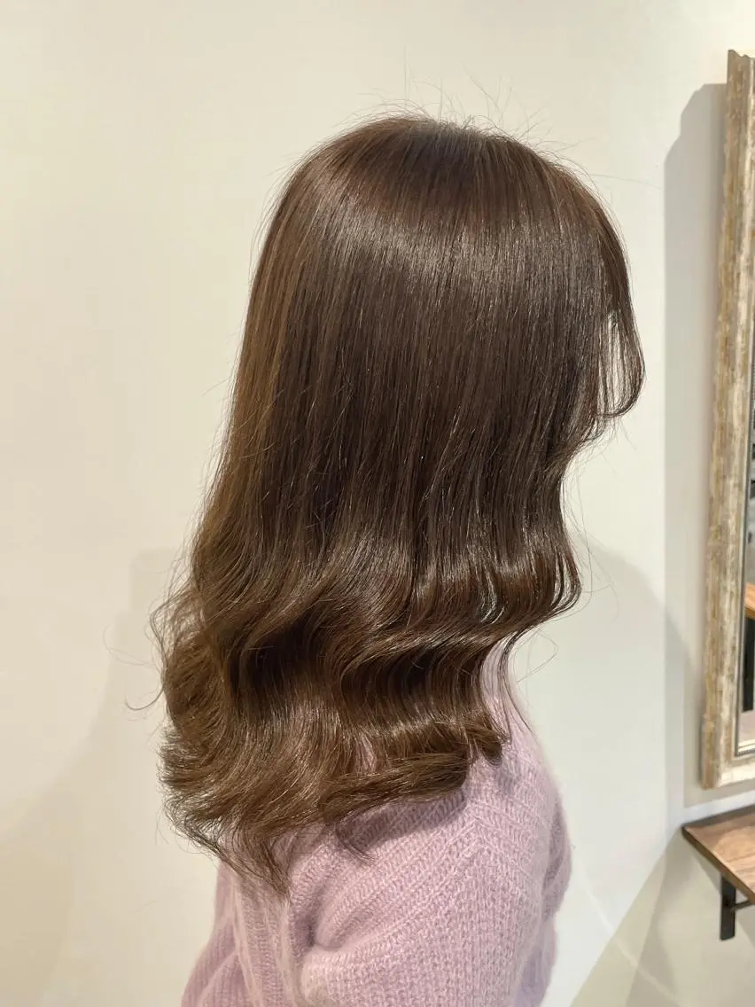 セミロング カラー ベージュカラー ブリーチ ブリーチなしカラー オリーブベージュ ヘアカラー トリートメント ヘアアレンジ にいた かづしげのヘアスタイル