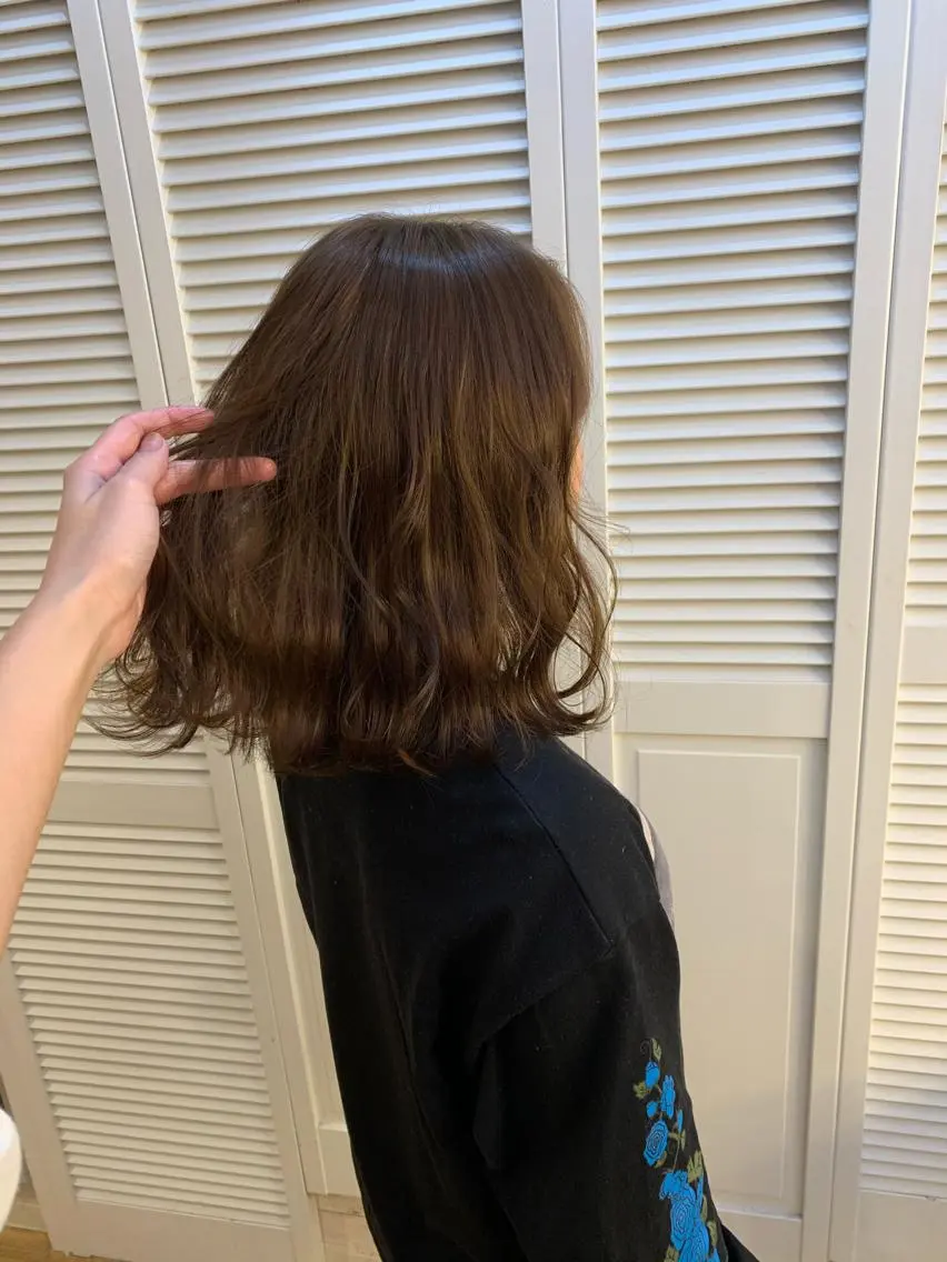 ミディアム カラー ベージュカラー ミルクティーベージュ 天野 利咲のヘアスタイル