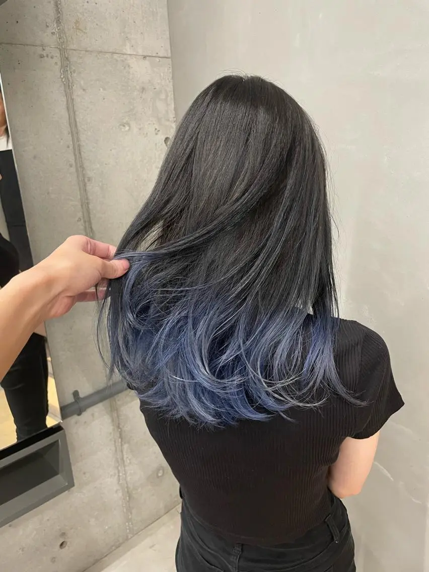 セミロング カラー インナーカラー 推し ブリーチ 髪質改善のヘアスタイル