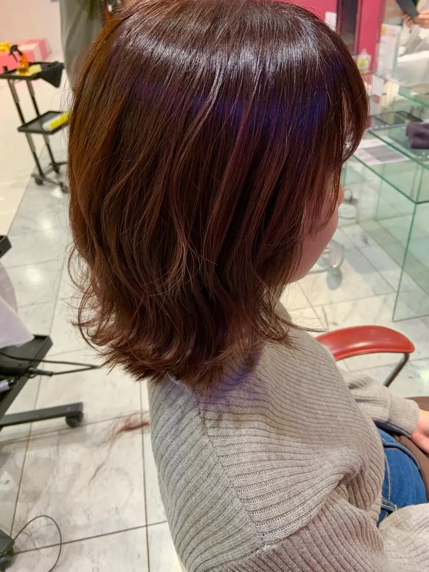 ミディアム yaya✂︎ 美髪/艶カラーのヘアスタイル