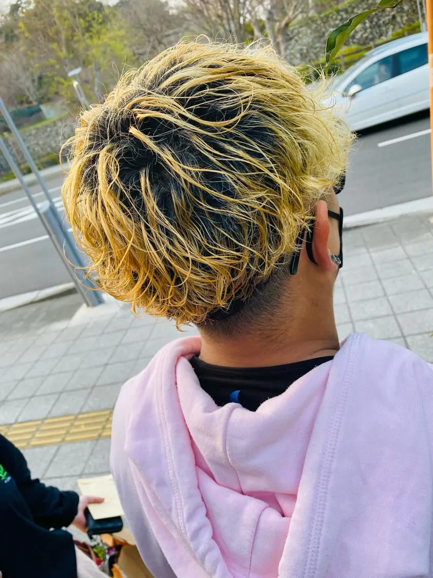 パーマ メンズ メンズブリーチ メンズハイトーン メンズパーマ 山﨑 大暉【ダブルカラー】のヘアスタイル