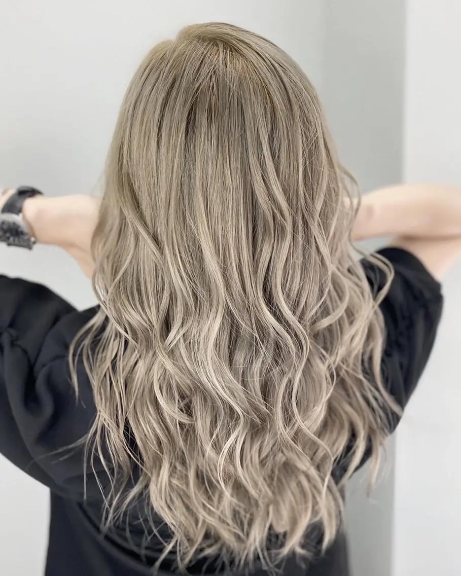 セミロング カラー ヘアカラー トリートメント 🤍爆モテハイトーン 🤍ブリーチ特化🤍のヘアスタイル