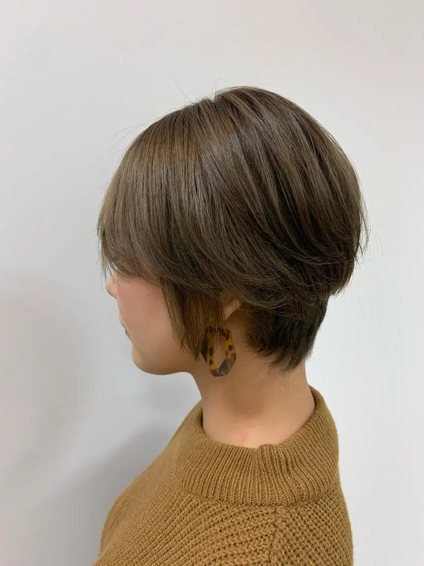 ショート カラー ベージュカラー ミルクティーベージュ カット ヘアカラー 顔まわりカット✄ ベージュカラー🧸のヘアスタイル