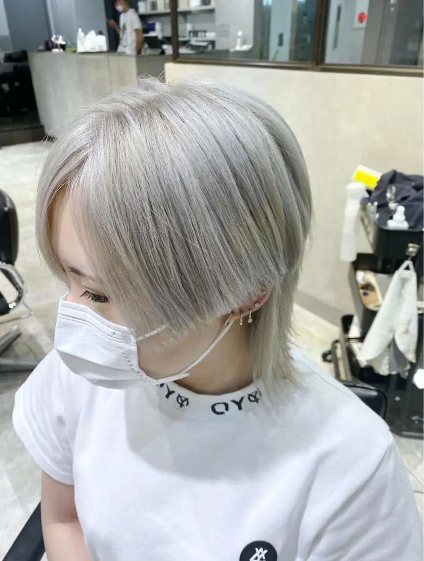 ミディアム カラー ヘアアレンジ シルバー ホワイトシルバー La.miu 八王子のヘアスタイル