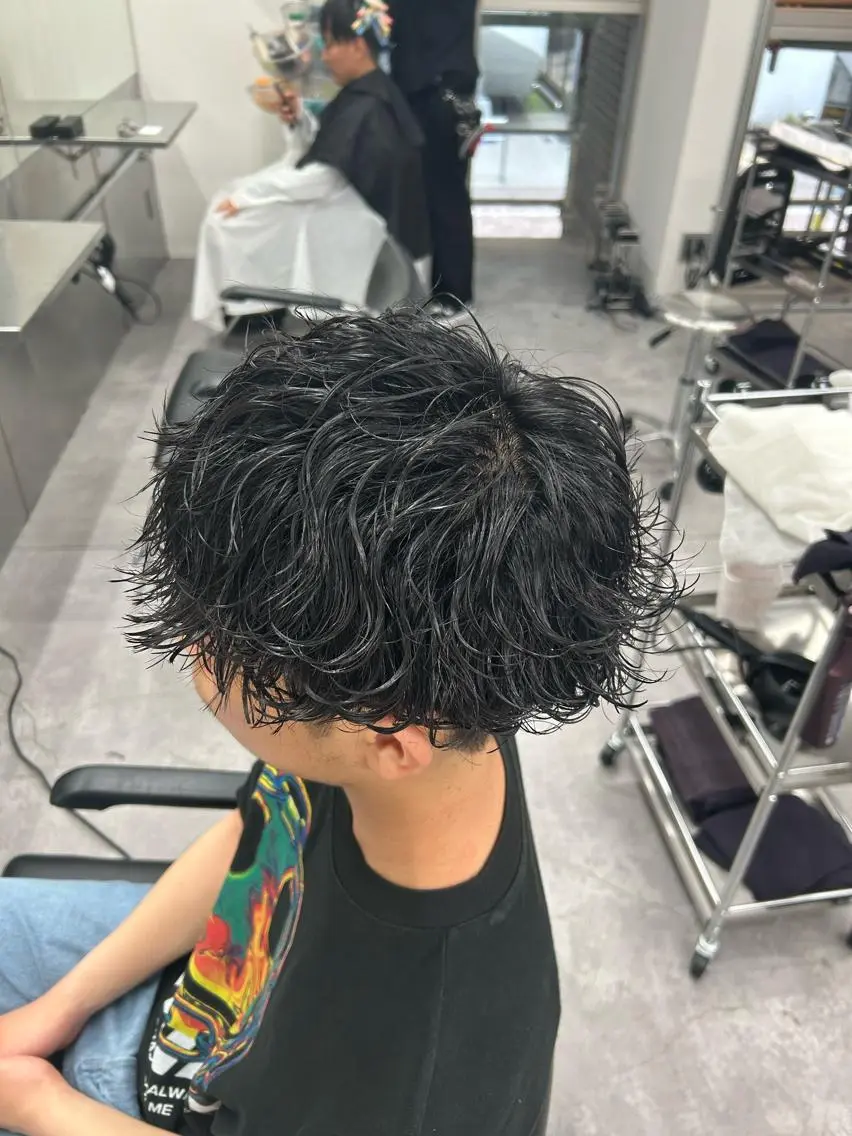 パーマ メンズ メンズバレイヤージュ メンズブリーチ メンズハイライト メンズハイトーン メンズインナーカラー カット パーマ パーマ支持率No.1 ❤️‍🔥安成弾のヘアスタイル