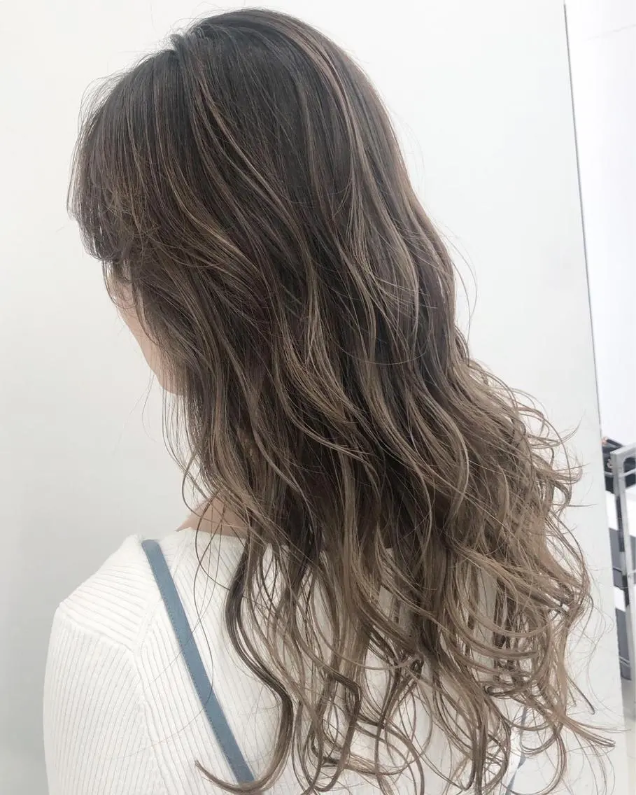 セミロング カラー バレイヤージュ レイヤーカット 🦄インナーカラー 🦄貫井彩花のヘアスタイル