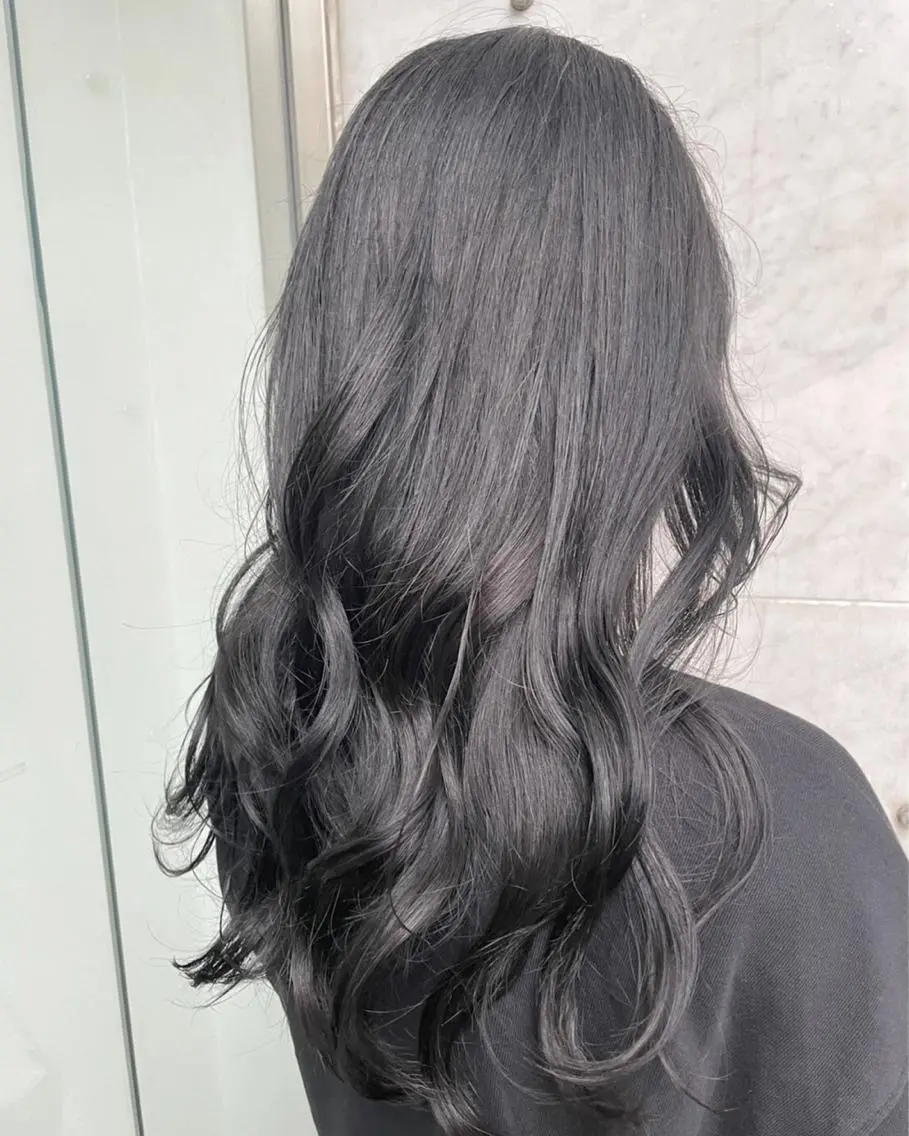 ロング カラー 黒髪 ヘアカラー RU RIのヘアスタイル