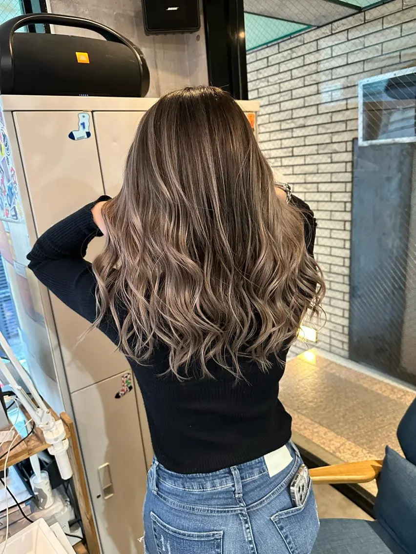ロング カラー カット ヘアカラー トリートメント ヘアセット 難波ブリーチカラー 伊藤洋輝のヘアスタイル