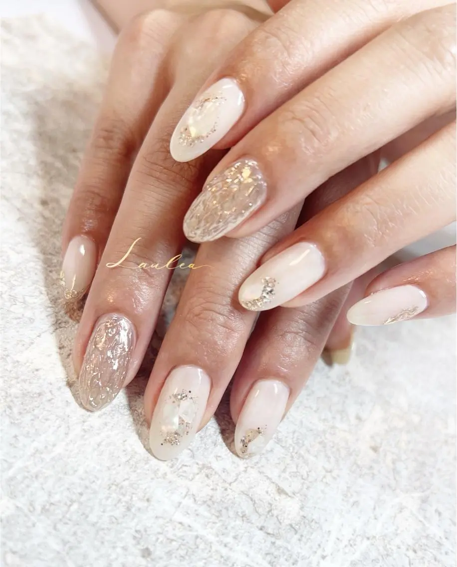 ネイル ミラーネイル ニュアンスネイル ホワイト ハンドネイル nail salon Lauleaのネイルデザイン