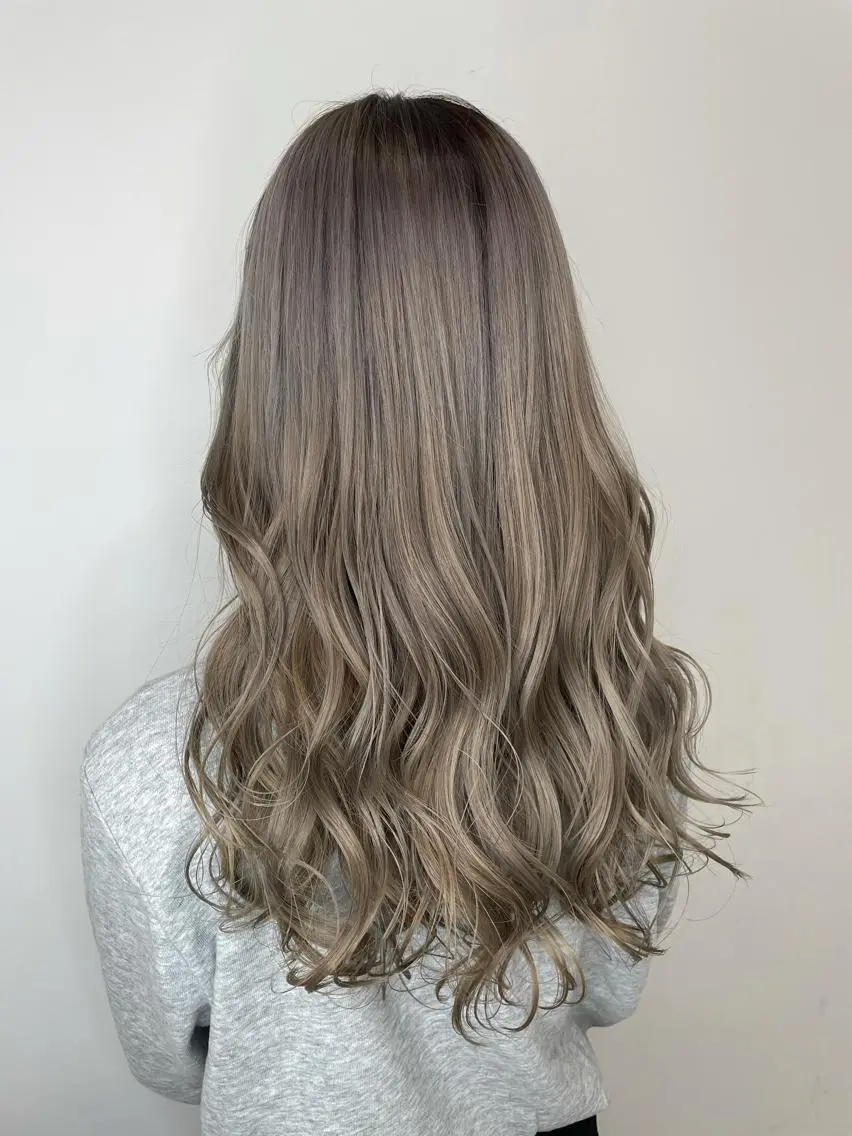ロング 手島 カミラのヘアスタイル