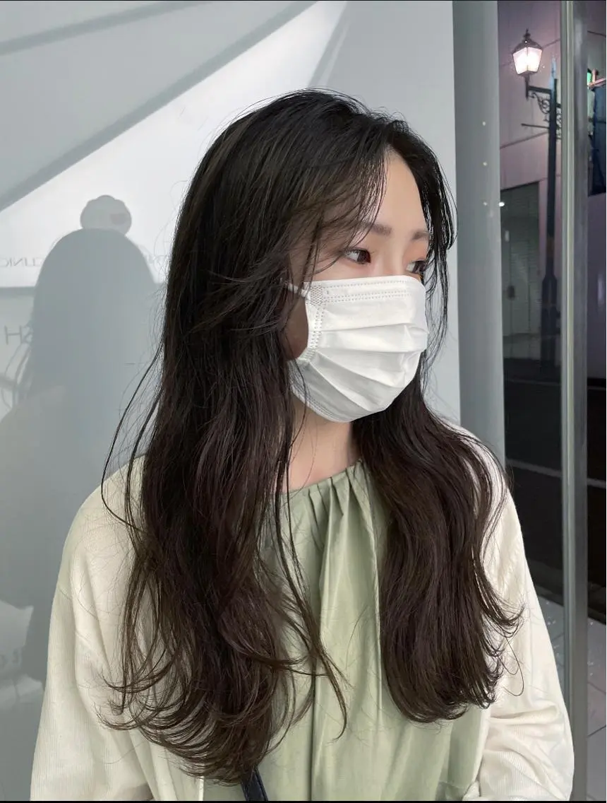 ロング カラー ブリーチ ブルーカラー ブルーグレー ブルーグレージュ 透明感カラー Konatsuメンズ /特殊ヘア/パーマのヘアスタイル