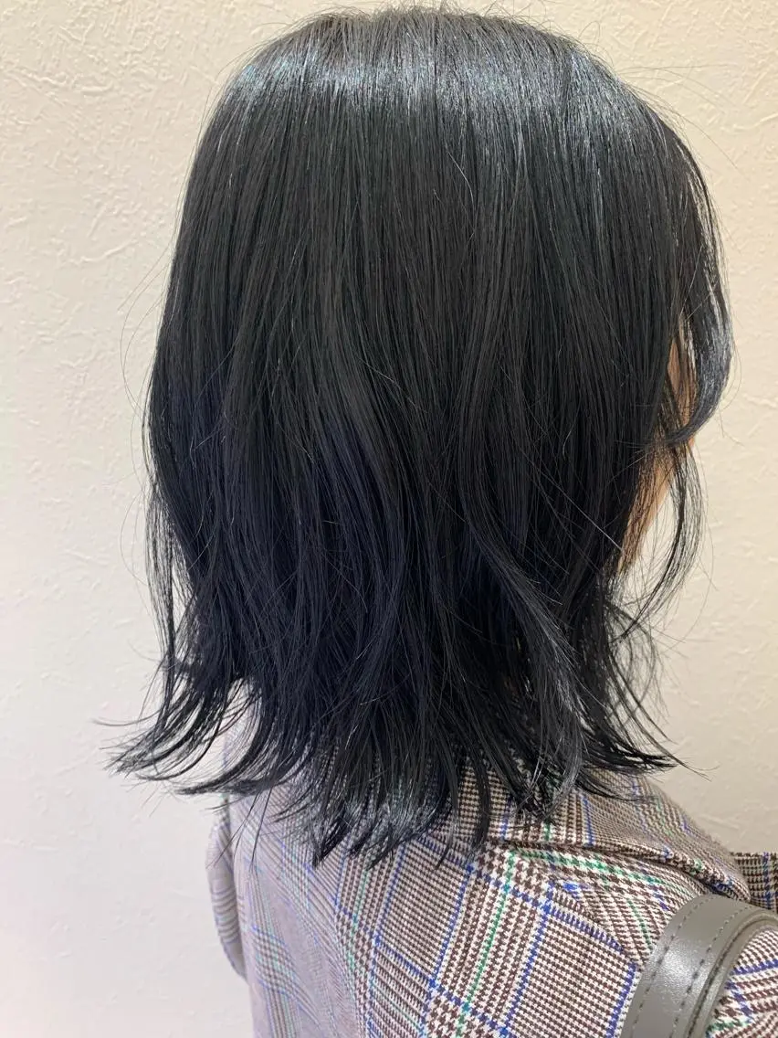 ミディアム カラー 黒髪 ブルーカラー ブルーブラック hubhair レイヤー/透明感のヘアスタイル