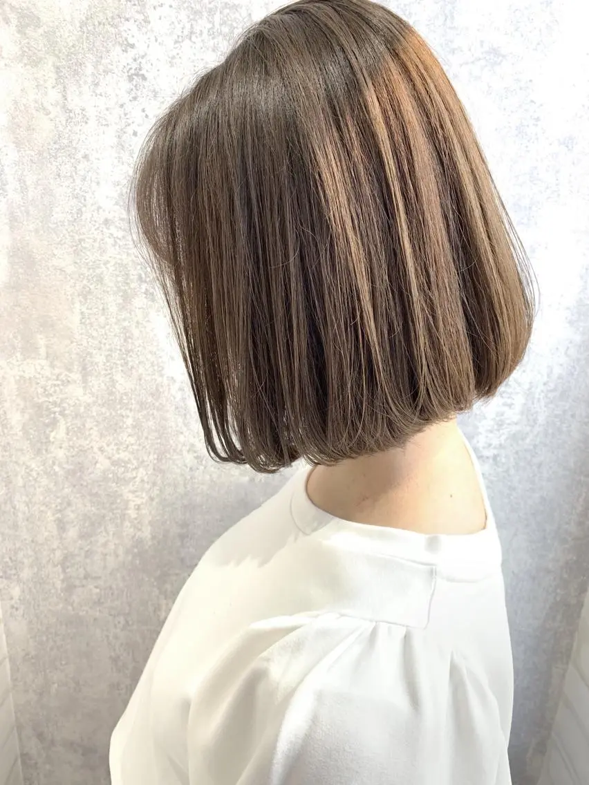 ショート カラー 切りっぱなしボブ アディクシーカラー アッシュ バレイヤージュ ブリーチ カット ヘアカラー トリートメント Zina福岡天神🪞 髪質改善🪞レイヤーのヘアスタイル