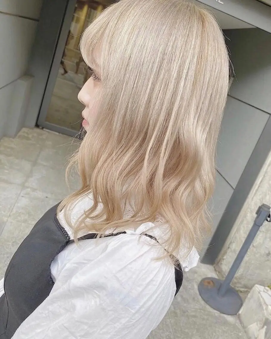 セミロング カラー ヘアアレンジ ブリーチ メンズ似合わせ🪞 kotoriのヘアスタイル