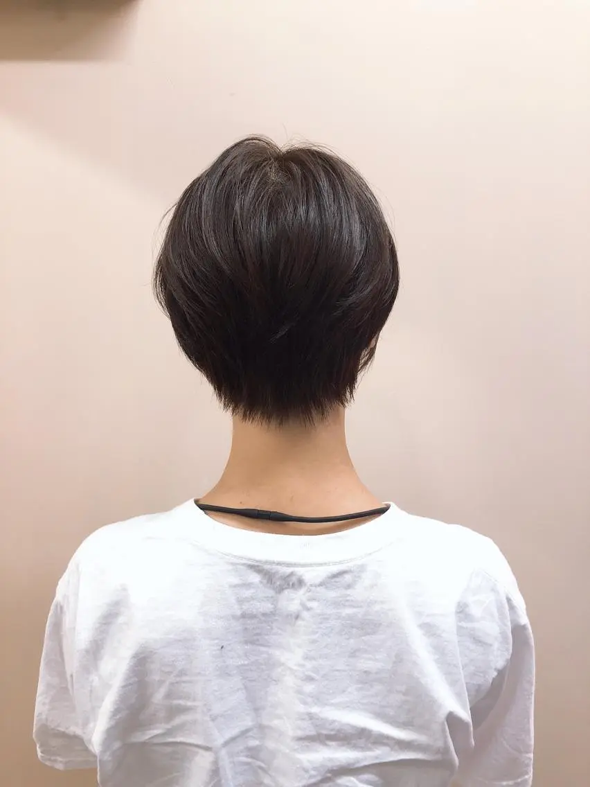 ショート レイヤーカット 小山 悠のヘアスタイル